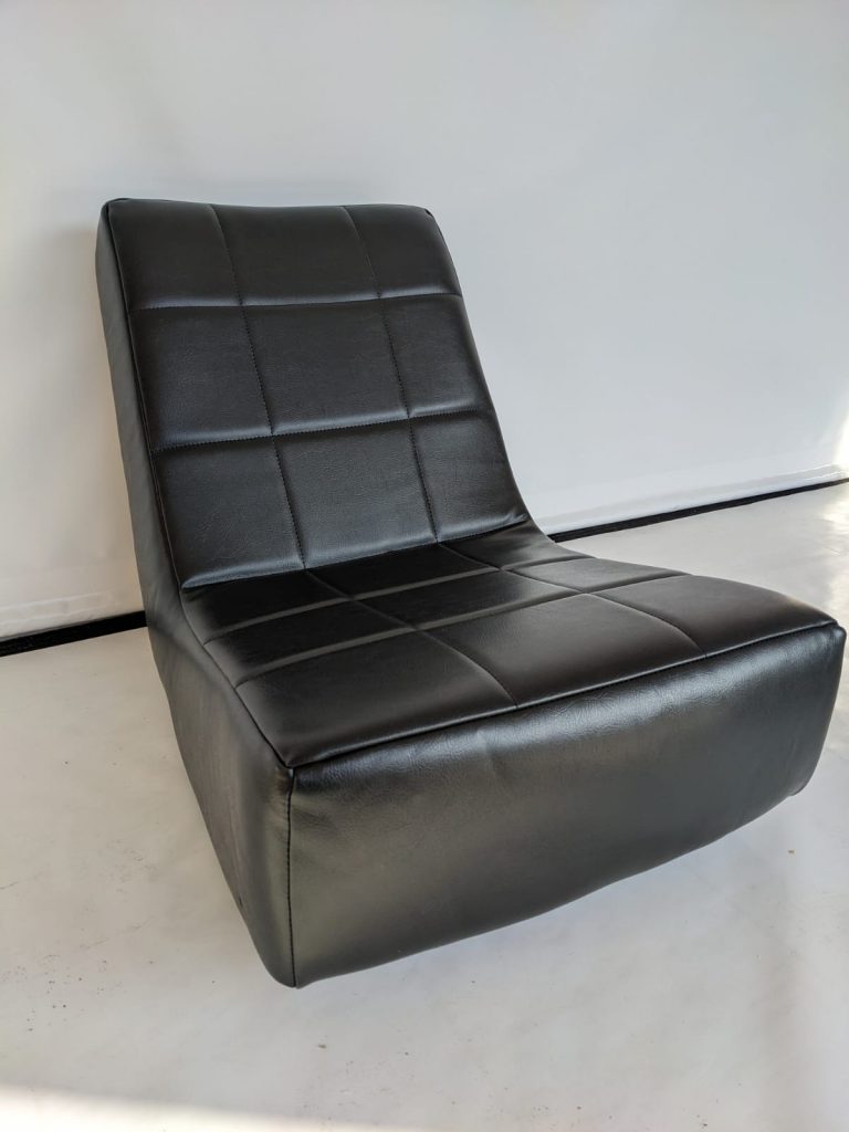 Fauteuil noir en cuir